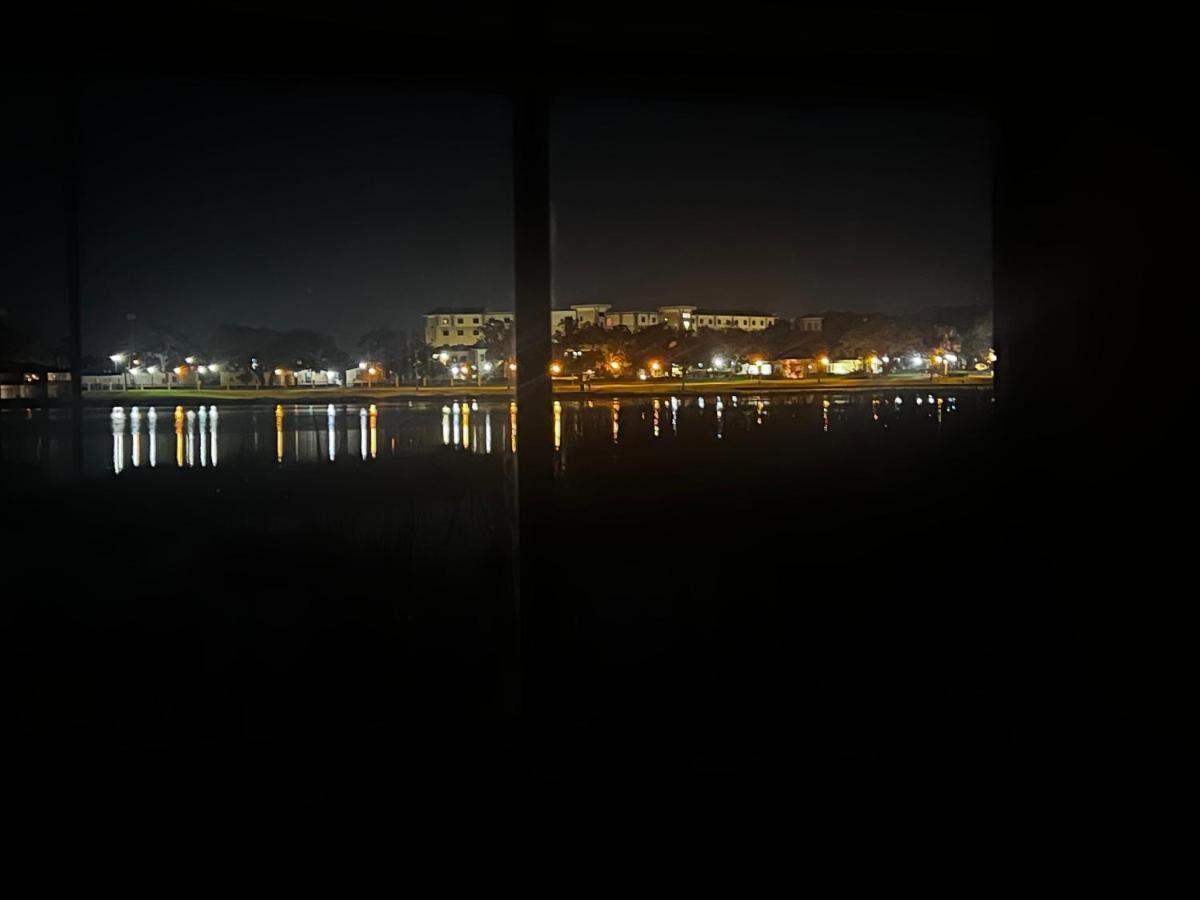Lakeside Retreat - 3 Bedroom, 2 Bathroom House By The Lake Лейкленд Екстер'єр фото